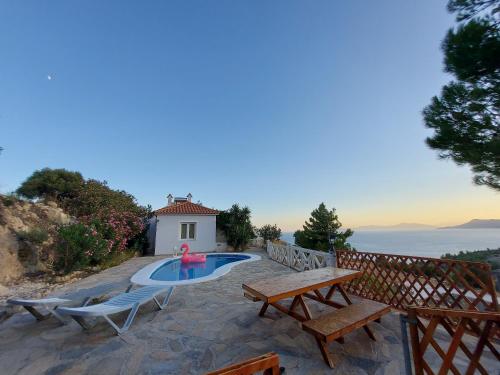 House with with a spectacular sea view — 4-Star Luxury Hotel in Marathokampos, Greece