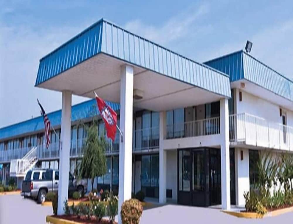 Express Inn West Memphis - carbon neutral hotel in West Memphis