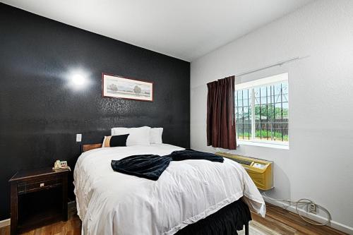 Hotel Dilley Grand - photo 15
