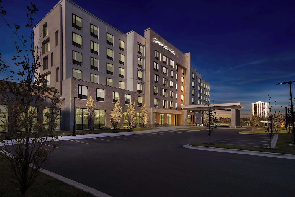 Hampton Inn & Suites by Hilton Chicago Medical District UIC in Chicago, United States