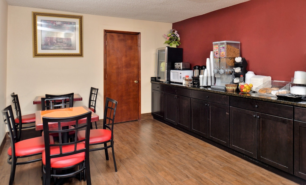 Red Roof Inn Cartersville Emerson LakePoint North - photo 16