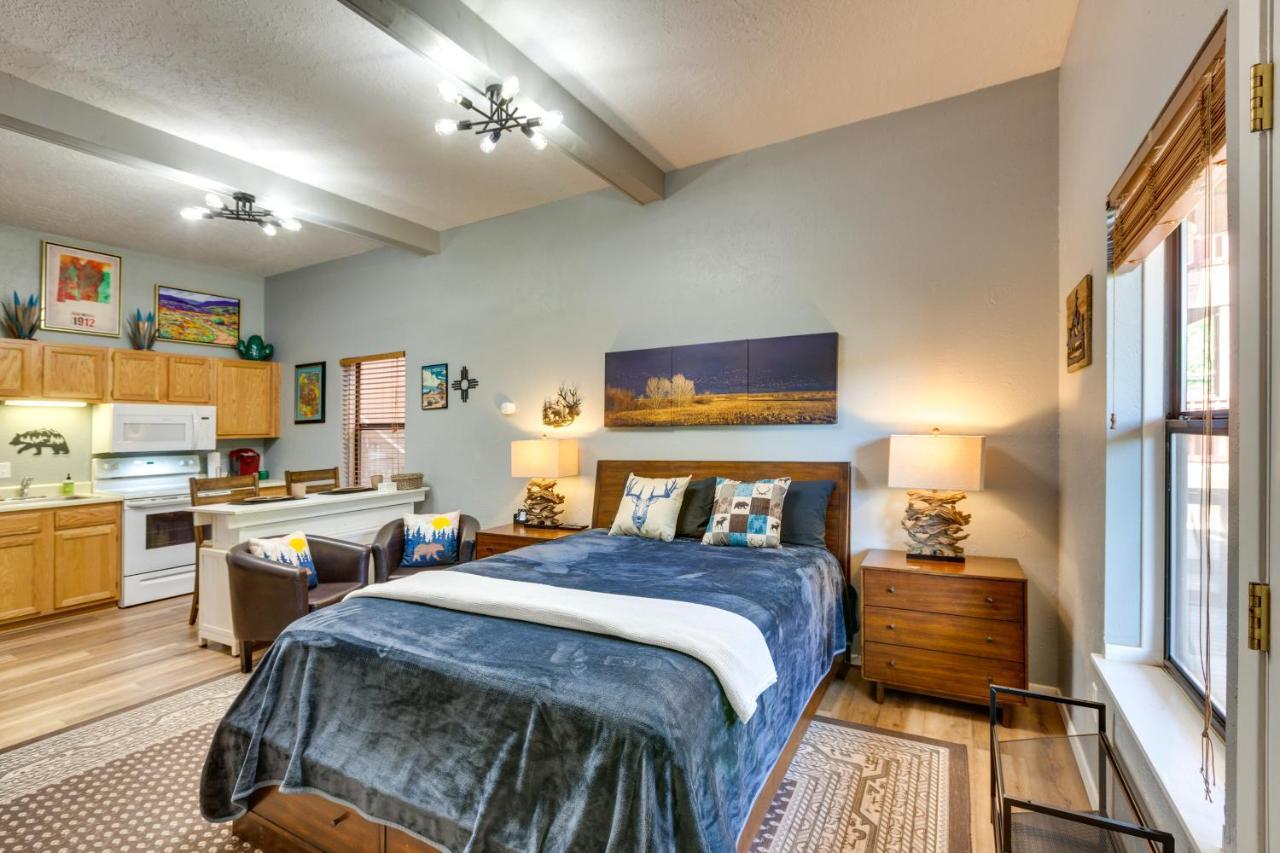 Angel Fire Studio with Fireplace Walk to Resort in Angel Fire, United States