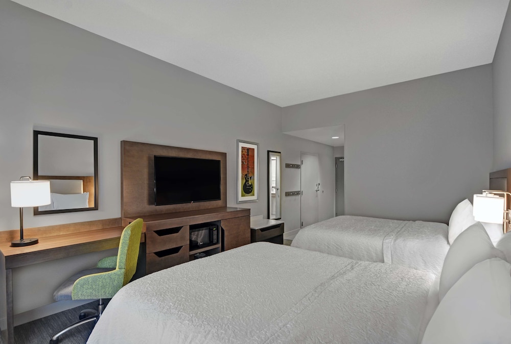 Hampton Inn Gallatin - photo 17