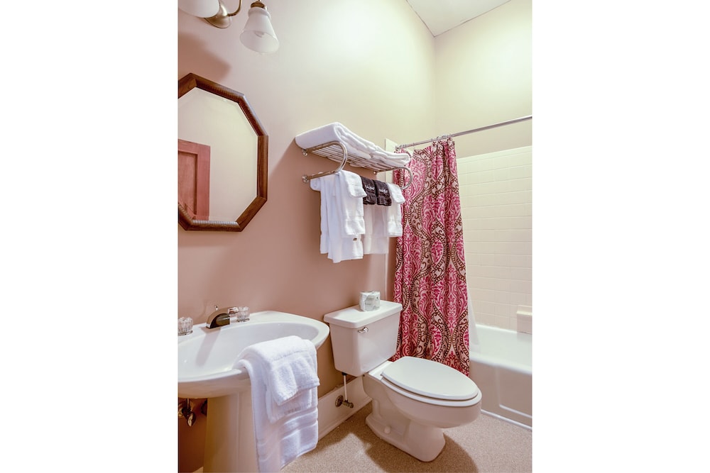 The Belmont Inn - photo 25