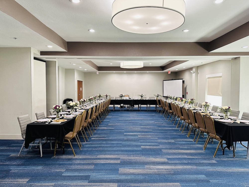 Holiday Inn Express & Suites Mansfield by IHG - photo 60
