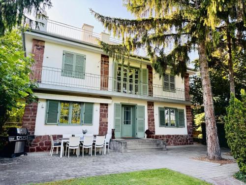 Villa Giselle — 4-Star Luxury Hotel in Balatonalmadi, Hungary