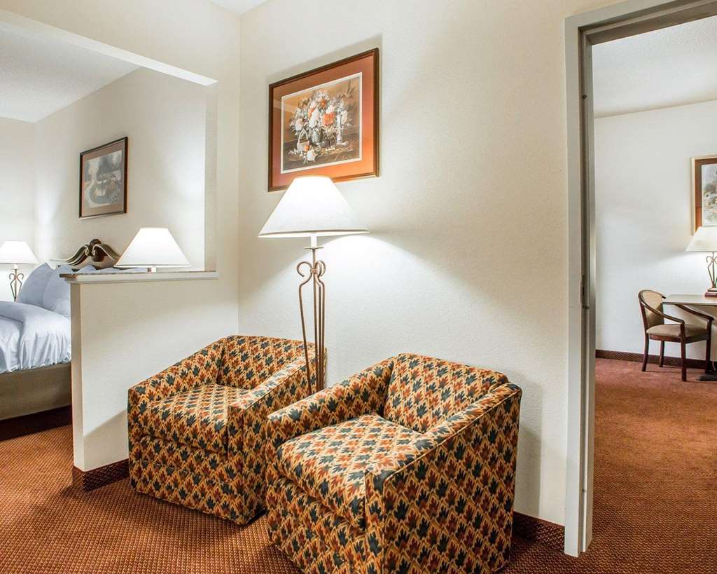 Comfort Suites Jefferson City - photo 27