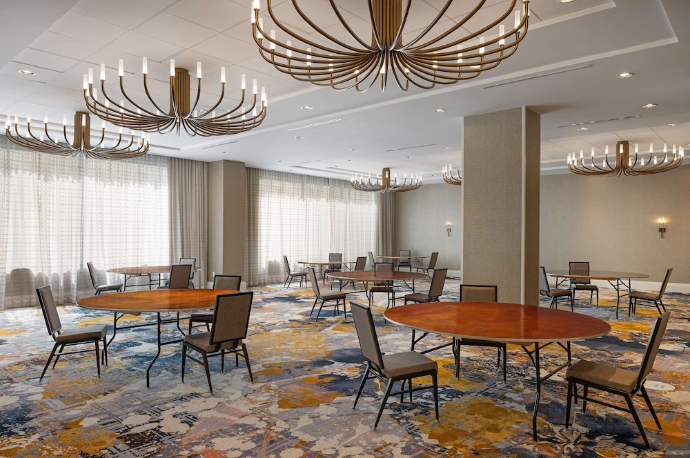 Embassy Suites by Hilton Atlanta Buckhead - photo 43