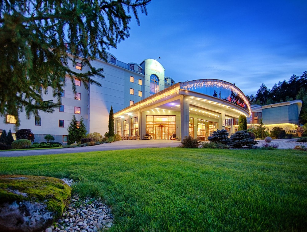 Wellness & Spa Hotel Kaskady — hotel near Sliač Airport