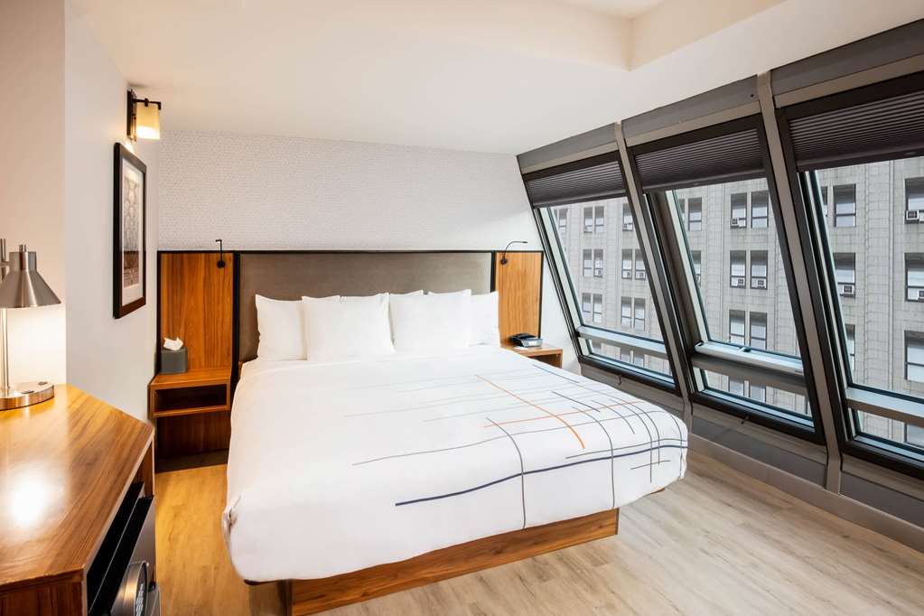 La Quinta Inn & Suites by Wyndham Times Square South - photo 26