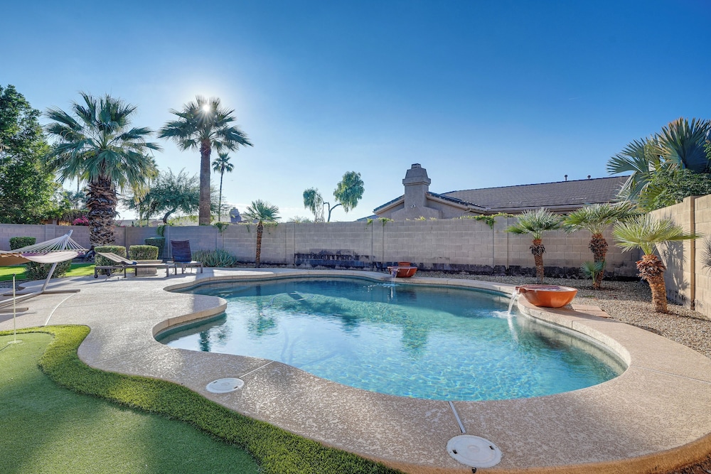 Goodyear Group Getaway with Pool and Putting Green — 4-Star Luxury Hotel in Goodyear, United States