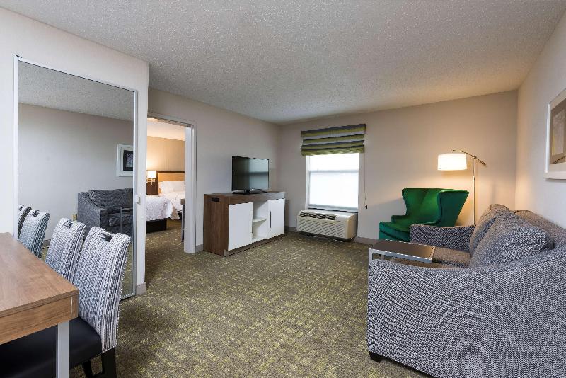 Hampton Inn & Suites East Lansing Okemos - photo 96