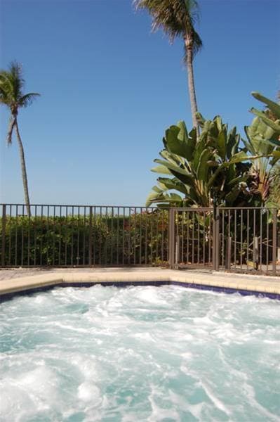 Mariner's Boathouse & Beach Resort - photo 4
