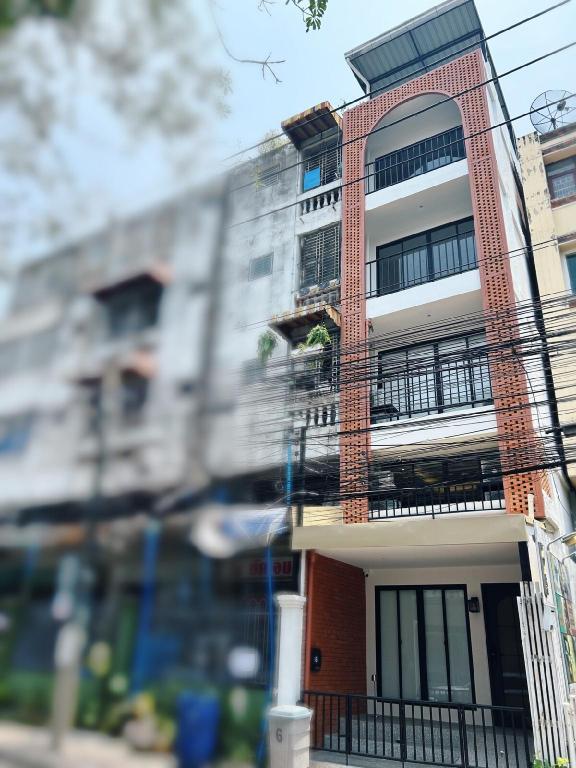 03Ekkamai Thonglor BTS ARL stylish apartment