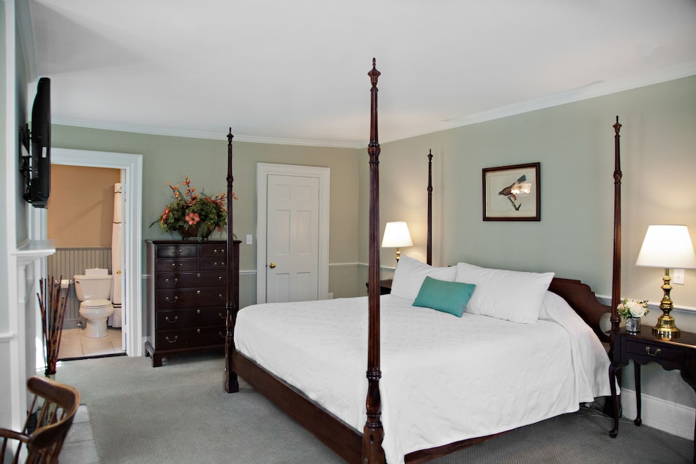 Concord's Colonial Inn - photo 6