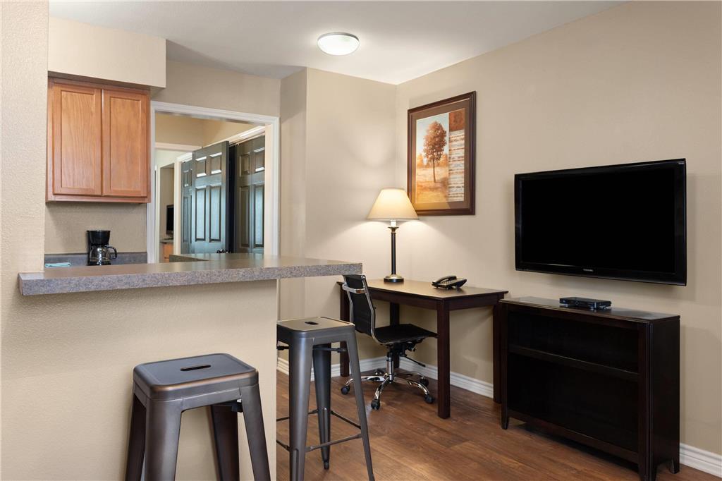 Eagle's Den Suites Carrizo Springs a Travelodge by Wyndham - photo 23