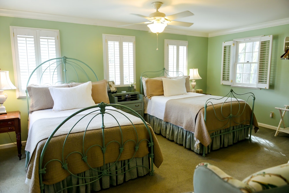 The Green Tree Inn - photo 12