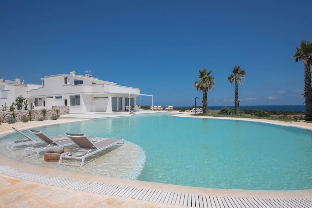 TD Villa Maestrale Luxury Pool Sea View — 4-Star Luxury Hotel in Monopoli, Italy