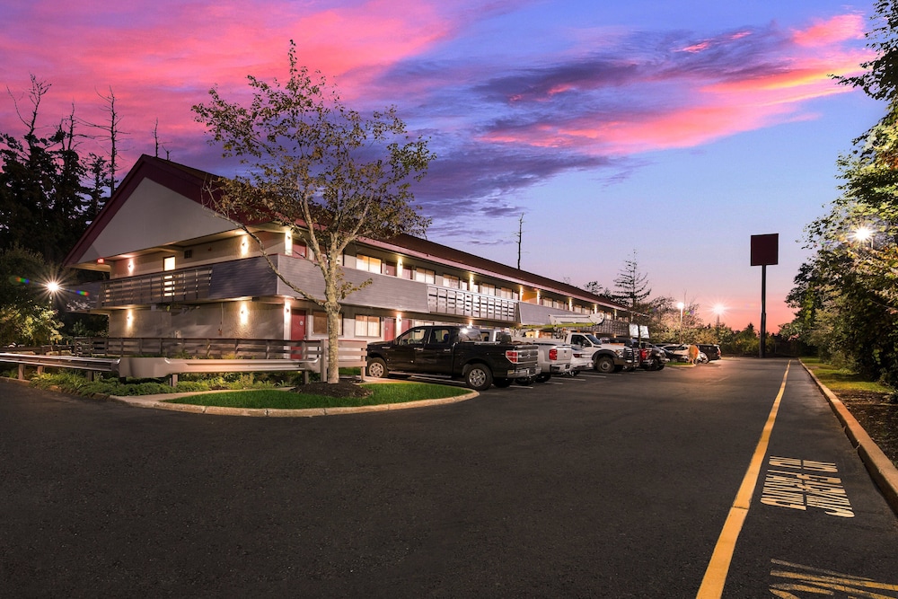 Red Roof Inn Salem - photo 32