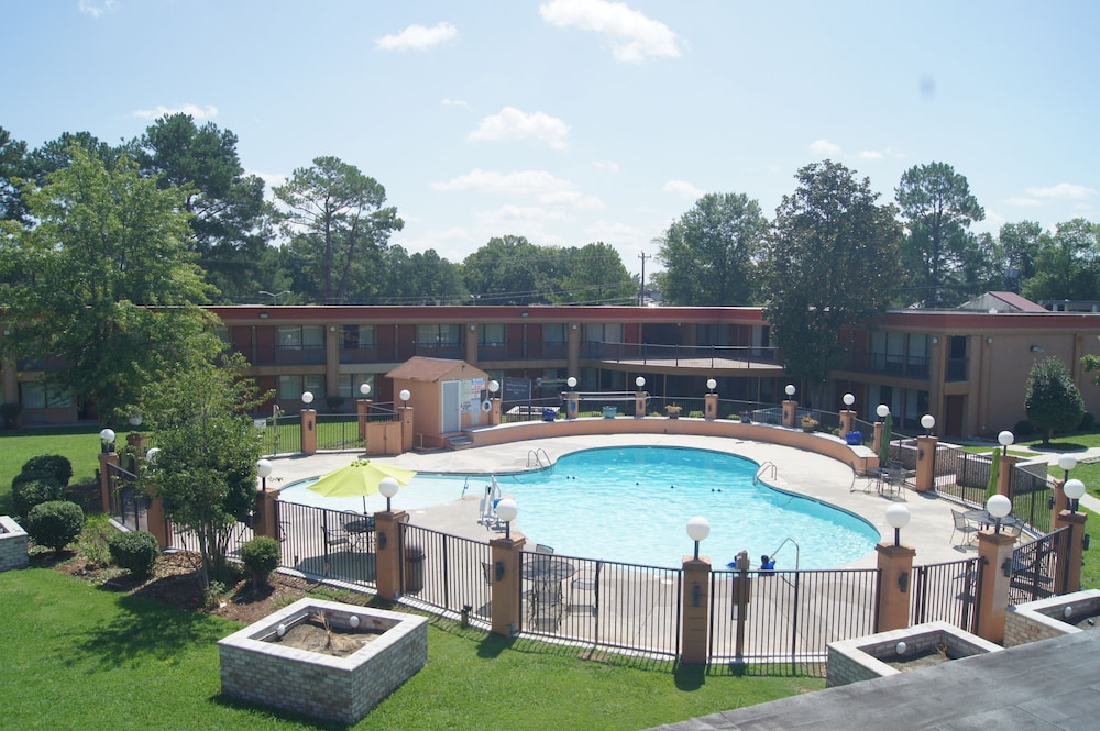 Days Inn by Wyndham Durham Near Duke University - photo 57