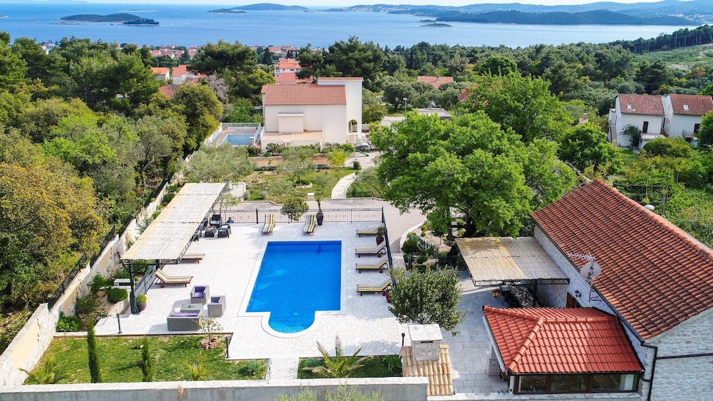 Holiday Villa Andro — 4-Star Luxury Hotel in Orebic, Croatia