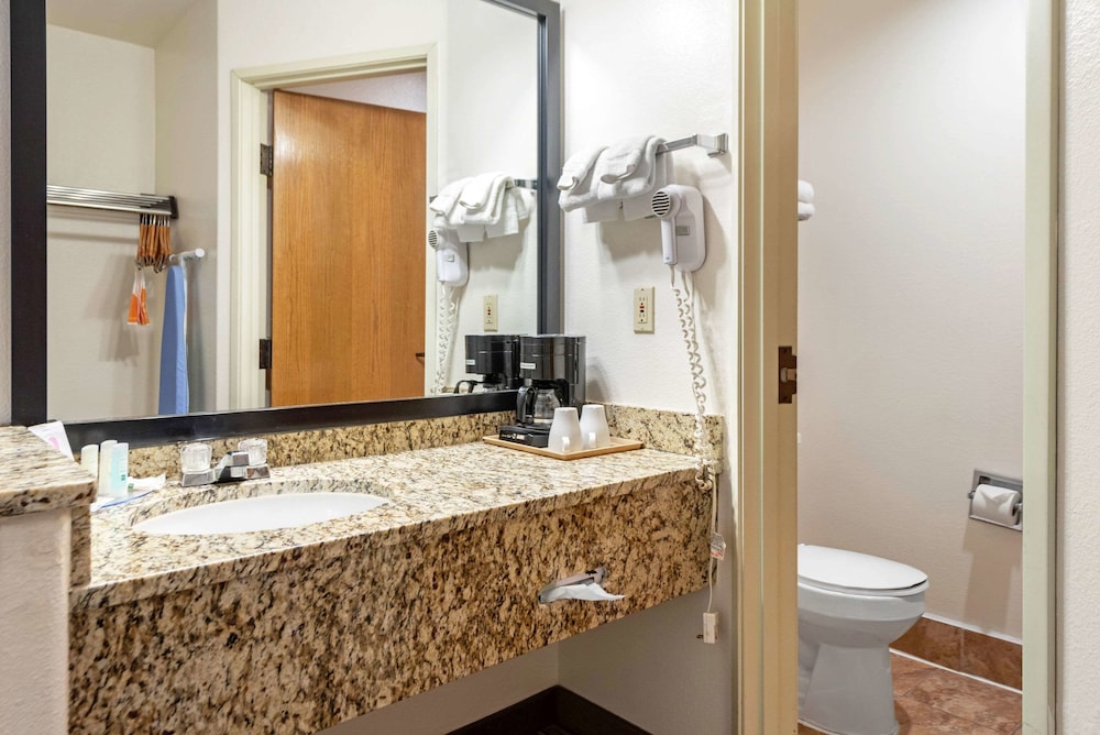 Quality Inn & Suites Limon - photo 30