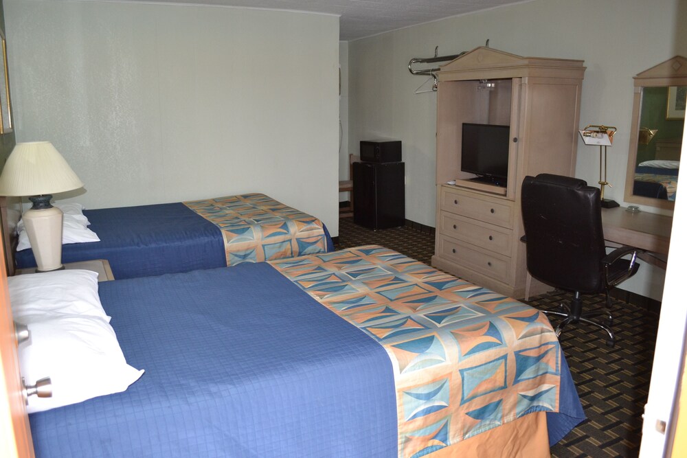 Lake Country Motel - photo 3
