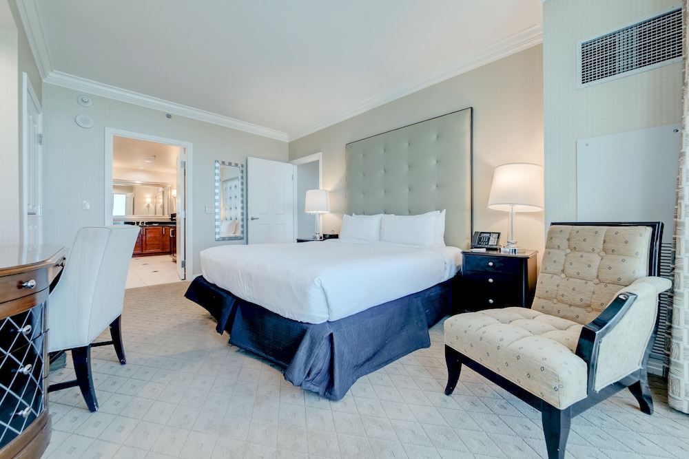 StripViewSuites at Signature - photo 2