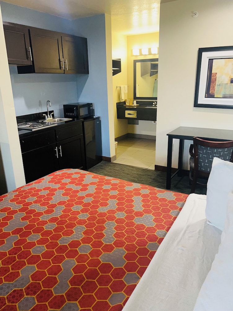 Garden Inn and Suites Little Rock - photo 9