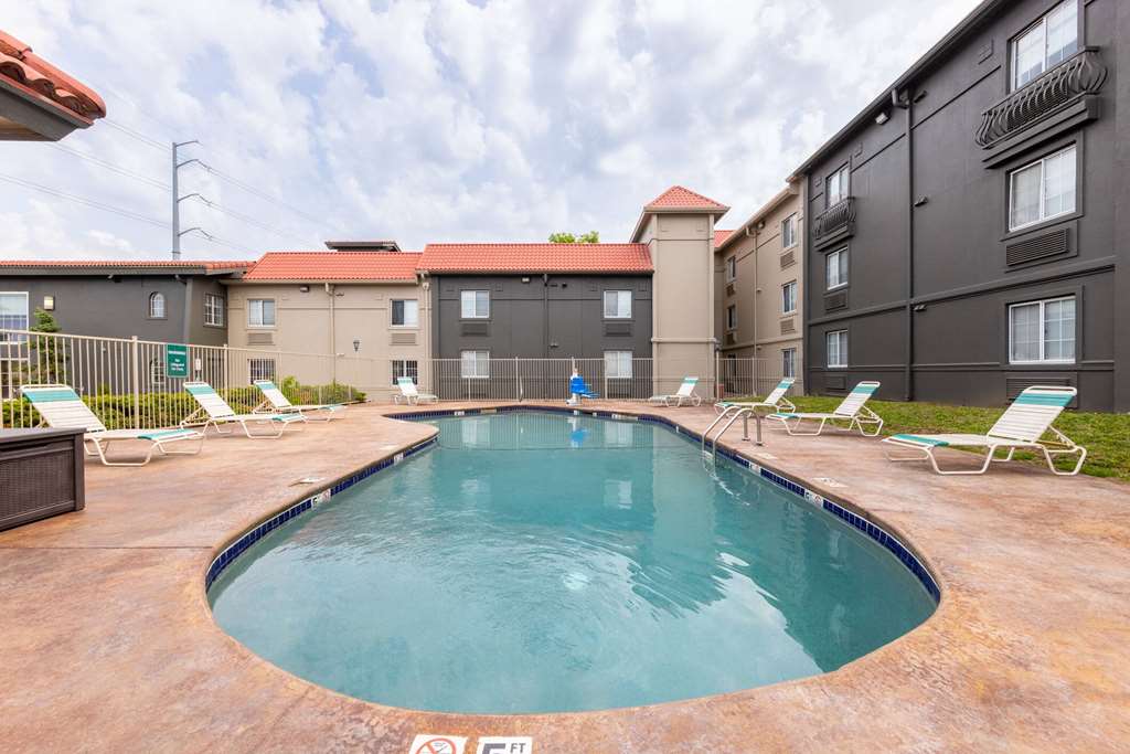 La Quinta Inn by Wyndham Kansas City Lenexa - photo 13