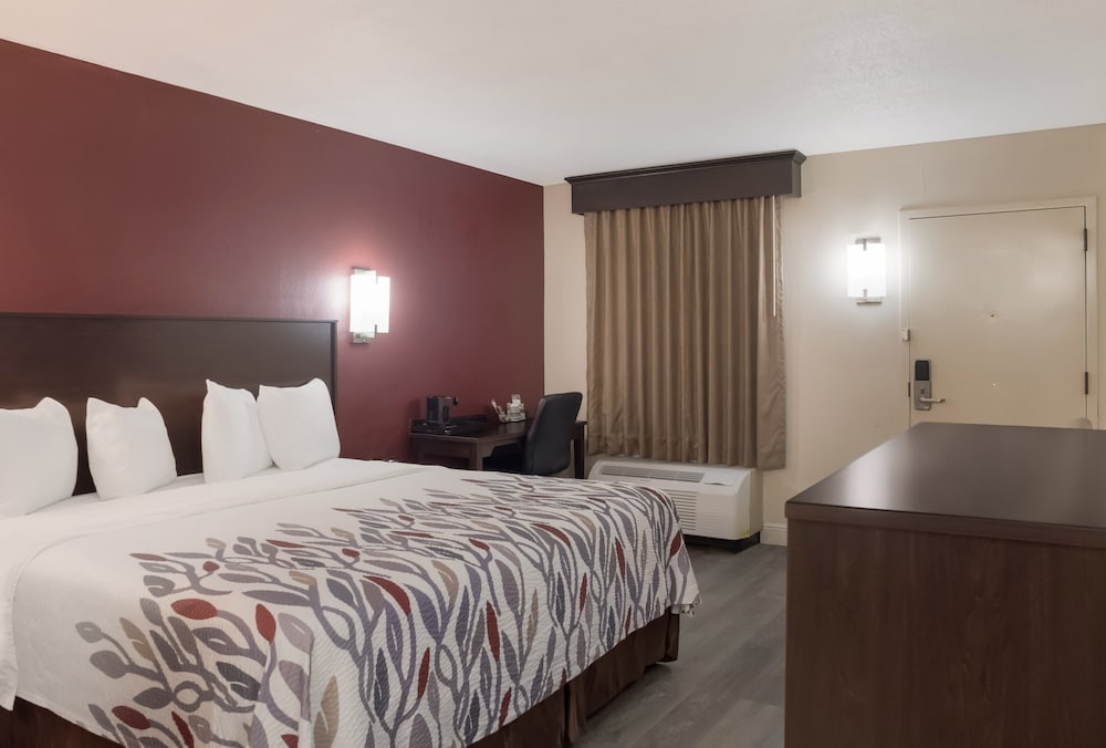 Red Roof Inn Tupelo - photo 24