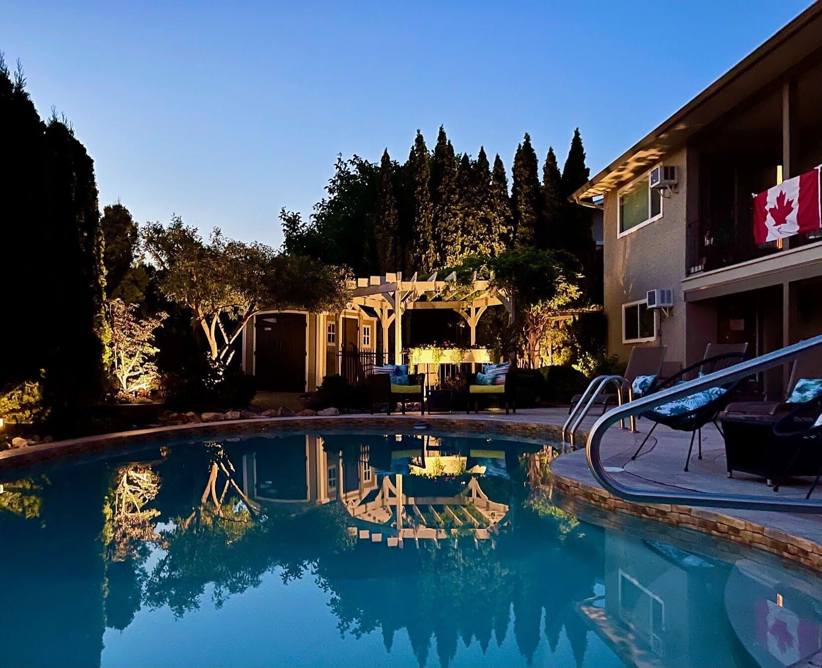 A Vista Villa Couples Retreat — 4-Star Luxury Hotel in Kelowna, Canada