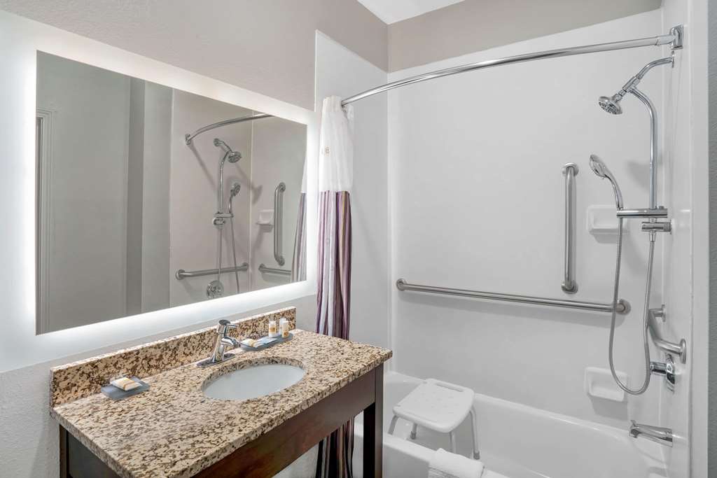 La Quinta Inn & Suites by Wyndham Cookeville - photo 15