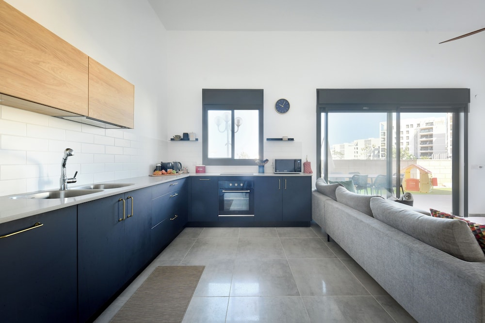 Spacious Four Bedroom Holiday — 4-Star Luxury Hotel in Nahariyya, Israel