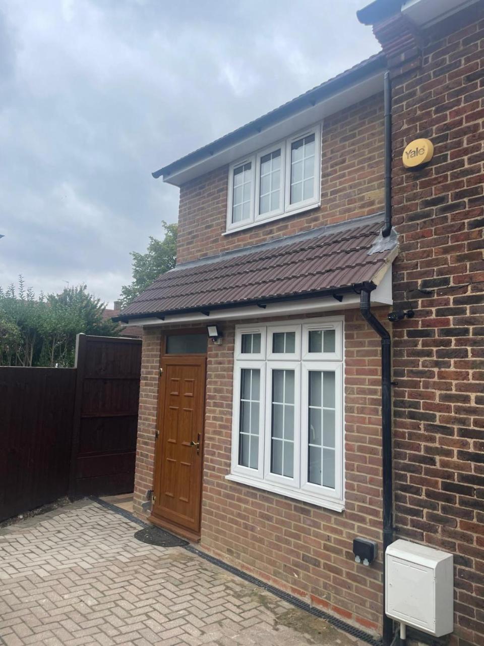 Cozy Studio Flat Romford London 20714552 — Romford