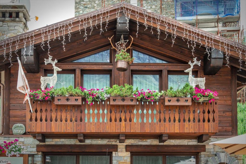 Chalet Matterhorn François Central Alpine Chalet with Private SPA & Breakfast — 4-Star Luxury Hotel in Valtournenche, Italy