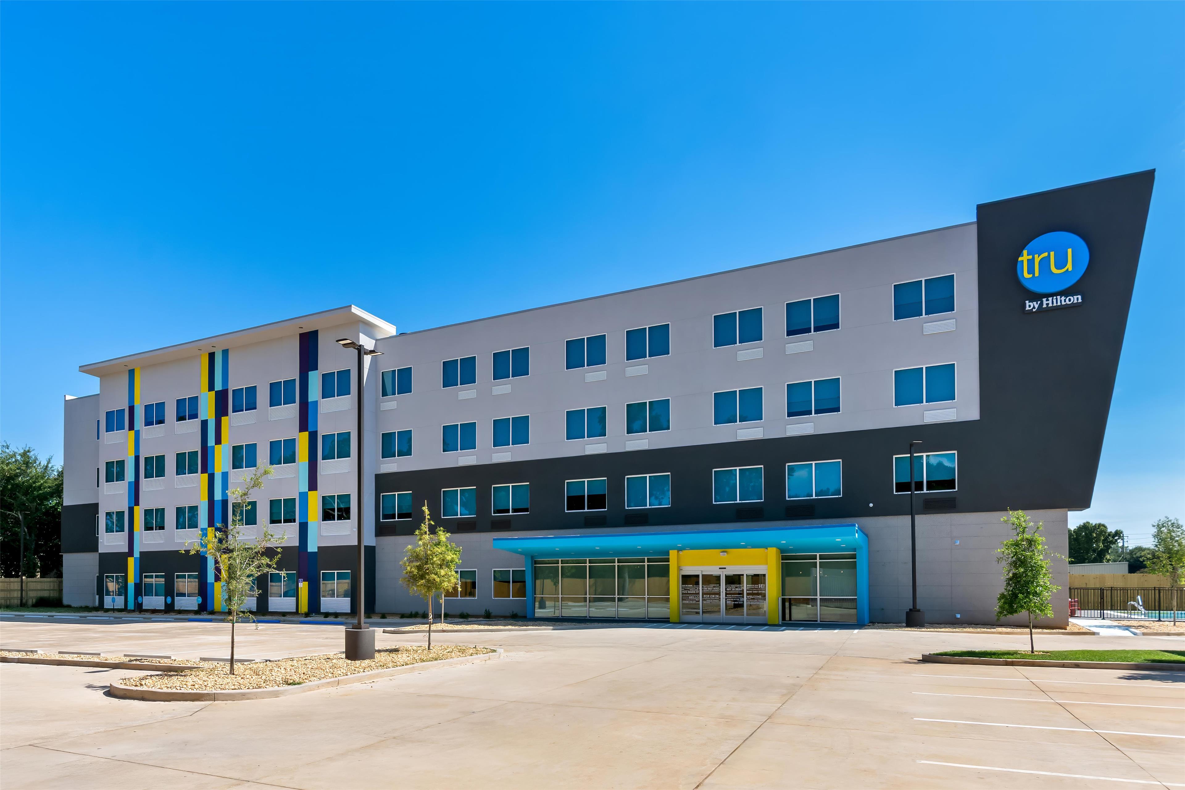 Tru by Hilton Pensacola I 10 North Davis Highway — hotel in Pensacola