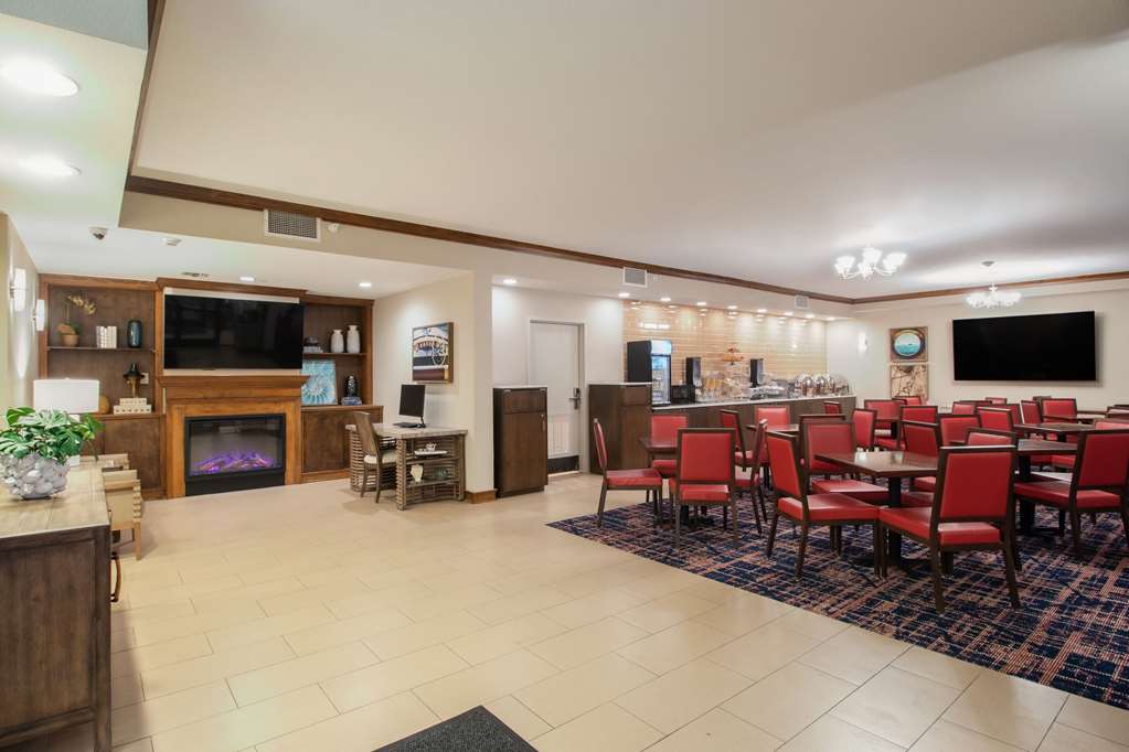 Econo Lodge Inn & Suites Foley North Gulf Shores - photo 10
