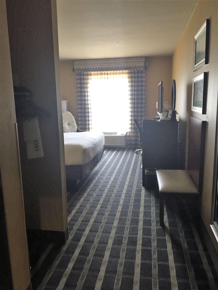Holiday Inn Express & Suites Perry National Fairground Area #34 by IHG - photo 3