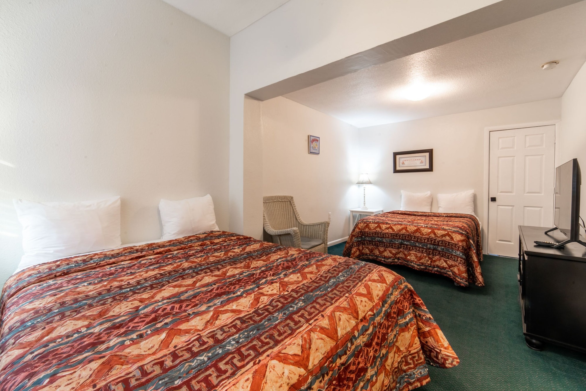 Captain's Table Hotel - photo 6