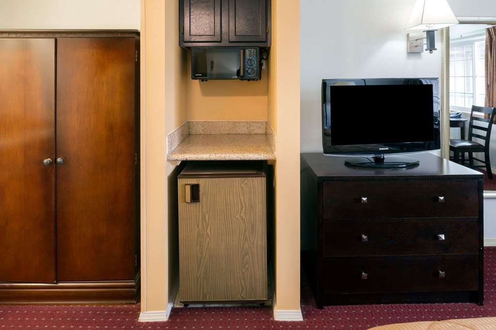 Days Inn by Wyndham Newport OR - photo 11