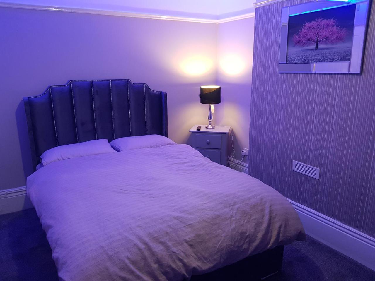 Highfields Living All Rooms Ensuite Free Wifi Free Local Parking in Sheffield, United Kingdom
