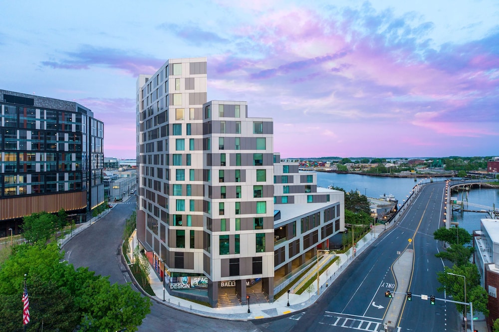 Hampton Inn Boston Seaport District - photo 44
