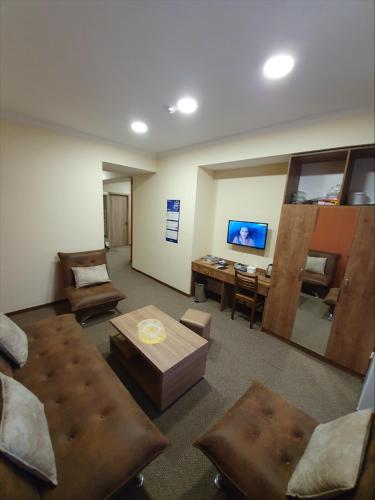 5 Rooms near 300 Aragveli metro station