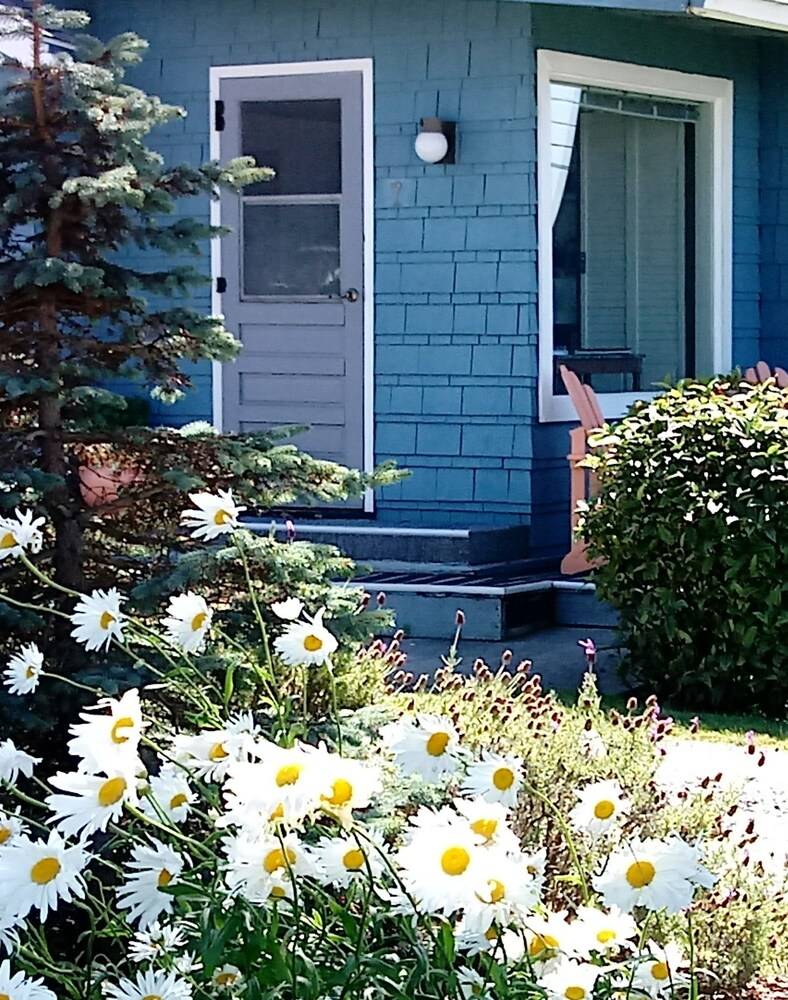 Juan de Fuca Waterfront Hotel & Cottages - photo 32