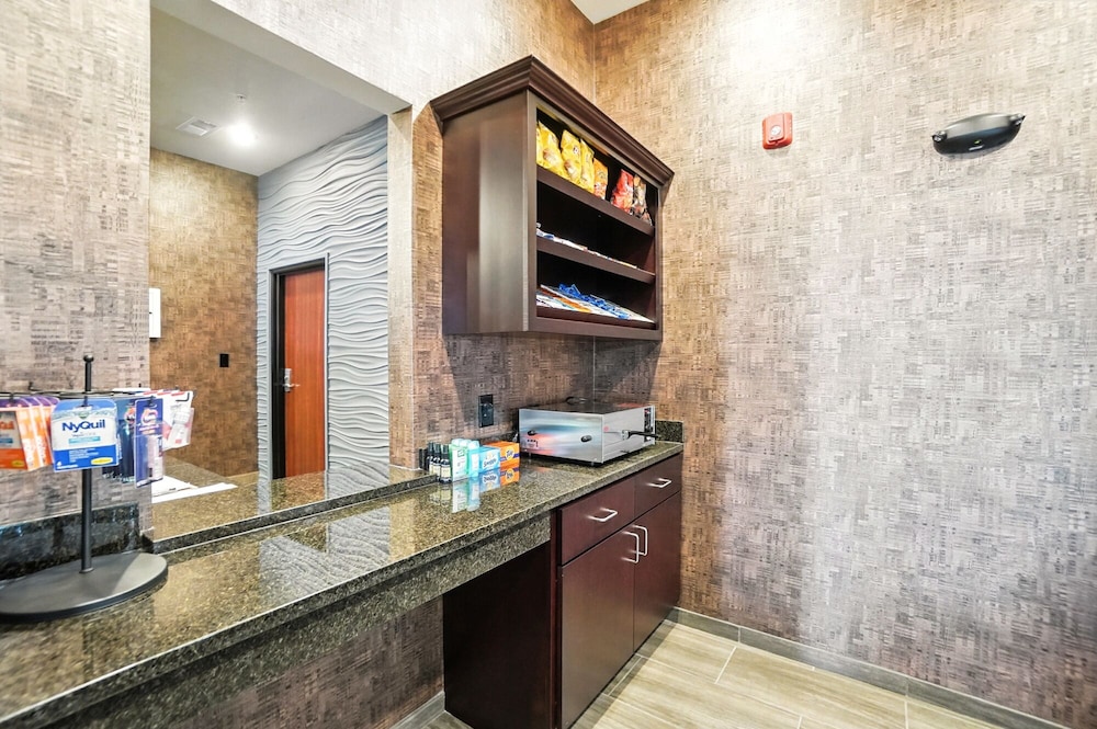 Cobblestone Hotel & Suites Bellefontaine - photo 69