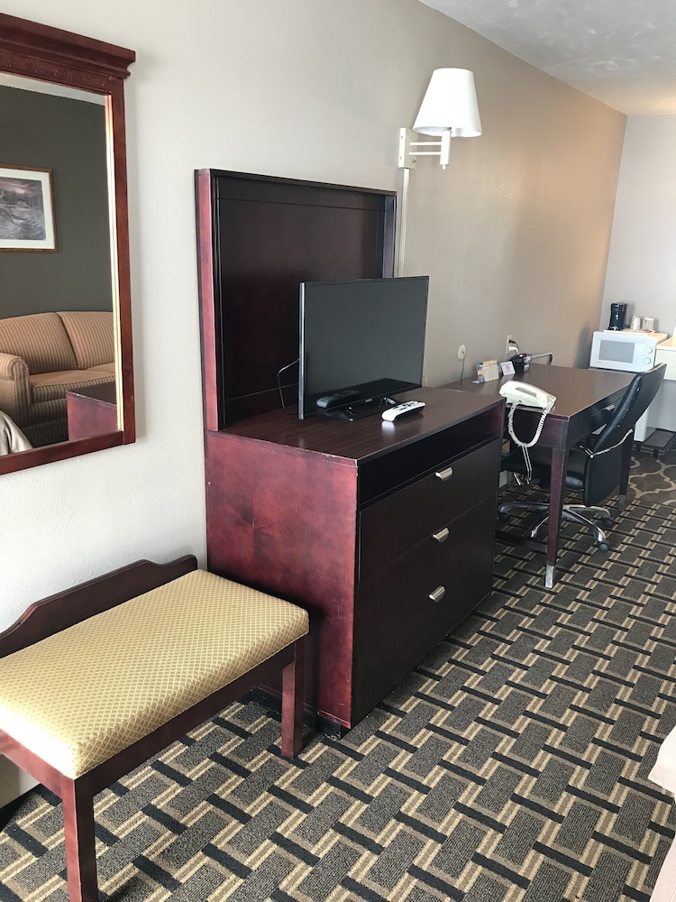 Travelodge By Wyndham Evanston - photo 10