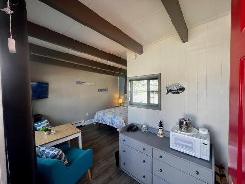 Claddagh Motel & Suites - photo 104