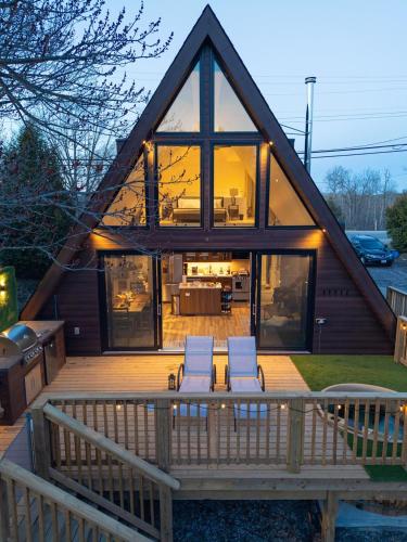 Cozy Hot Tub Sauna Heated Floors EV Nespresso in Unknown City, Canada
