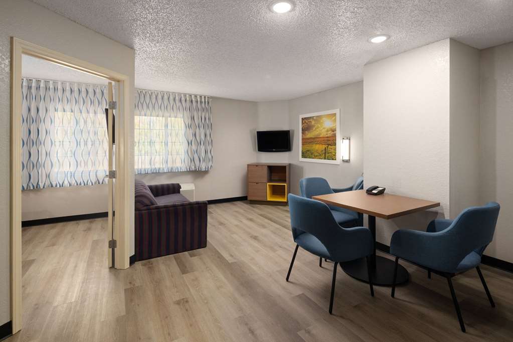 Days Inn & Suites by Wyndham Green Bay WI. - photo 26